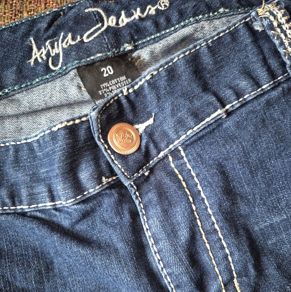 Denim Capris - Picture 2 of 3